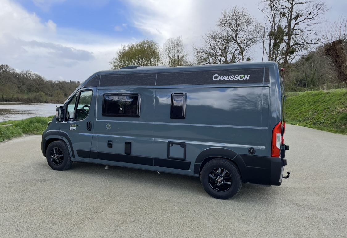 camping-car CHAUSSON V594 MAX ROAD LINE VIP  extérieur / latéral gauche